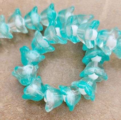 Clearance Sale** 1 Strand  Green  / Flower  Glass Beads