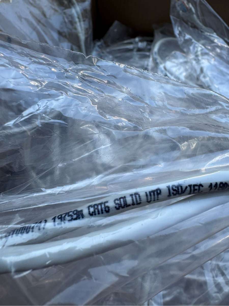 Box of 50+ 1m Cat 6 Network Cables