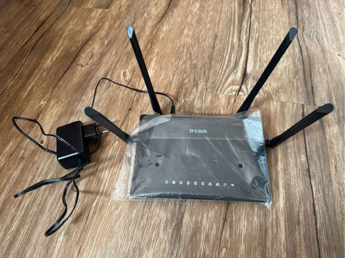 New D-Link DIR-825 AC1200 WiFi Gigabit Router