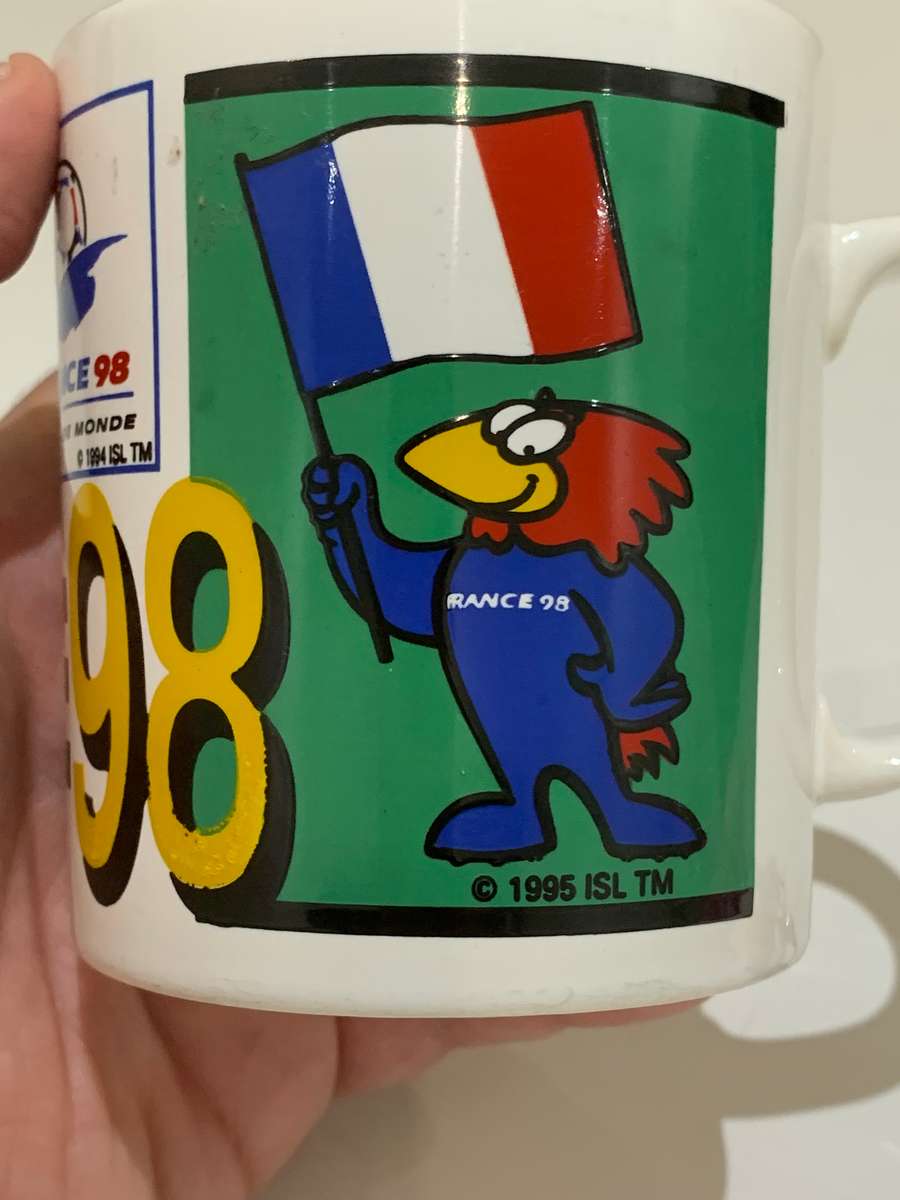 1998 FIFA Football WorldCup France - Souvenir Merchandise  Footix Mascot  Mug & Vinyl Fig Keychain