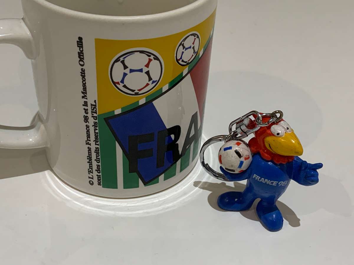 1998 FIFA Football WorldCup France - Souvenir Merchandise  Footix Mascot  Mug & Vinyl Fig Keychain