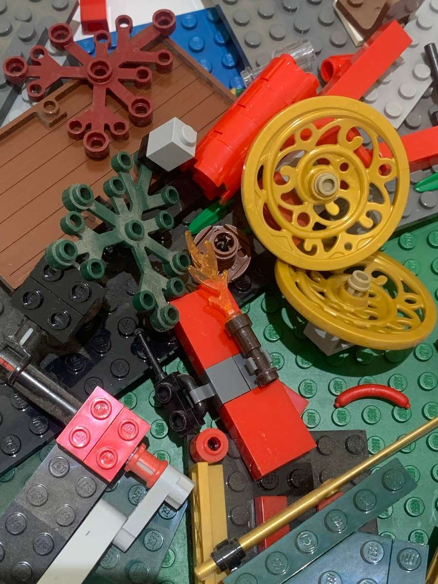 Lot Of Original LEGO - Could Be Ninjago Stuff + 2 Bases - Assess From Pics