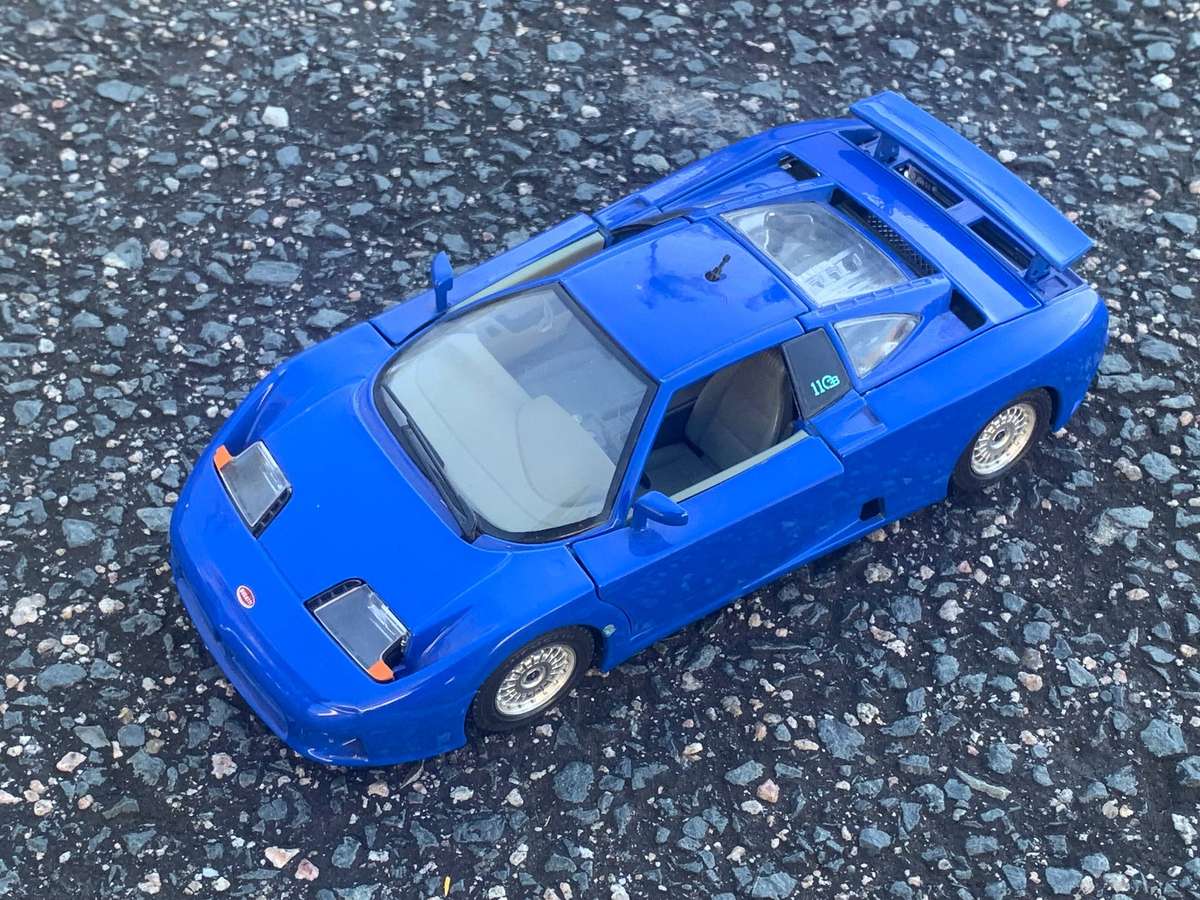 Vintage Bburago Scaled Model Vehicle 1:24 Bugatti EB110 . Great Condition