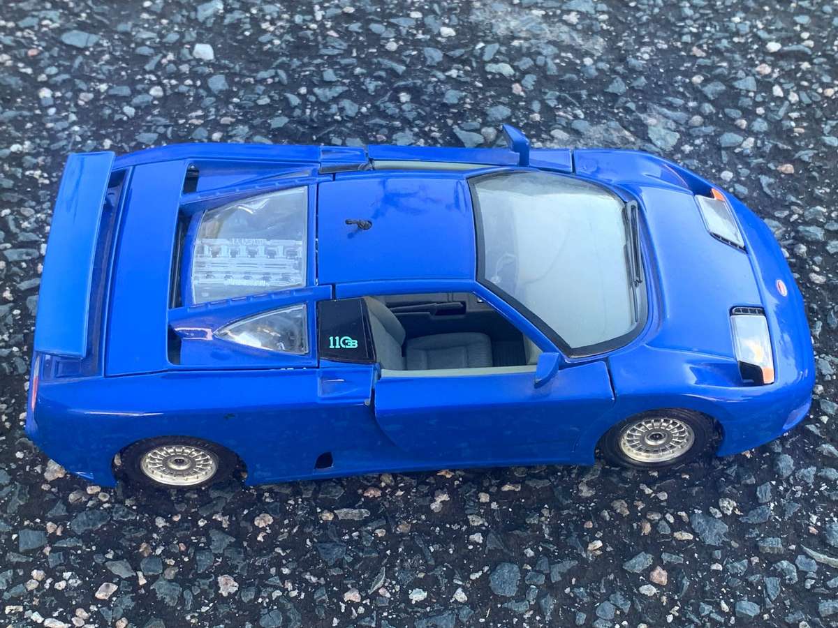 Vintage Bburago Scaled Model Vehicle 1:24 Bugatti EB110 . Great Condition