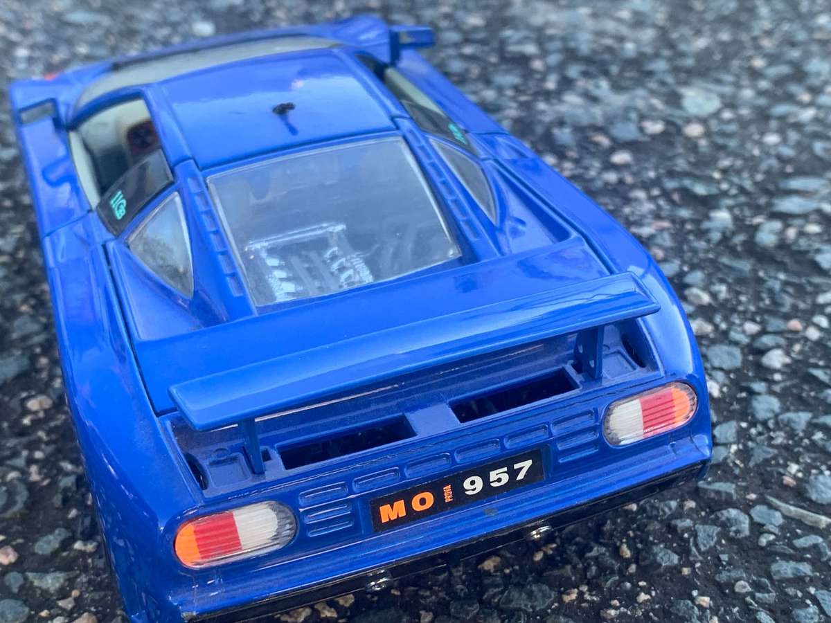 Vintage Bburago Scaled Model Vehicle 1:24 Bugatti EB110 . Great Condition