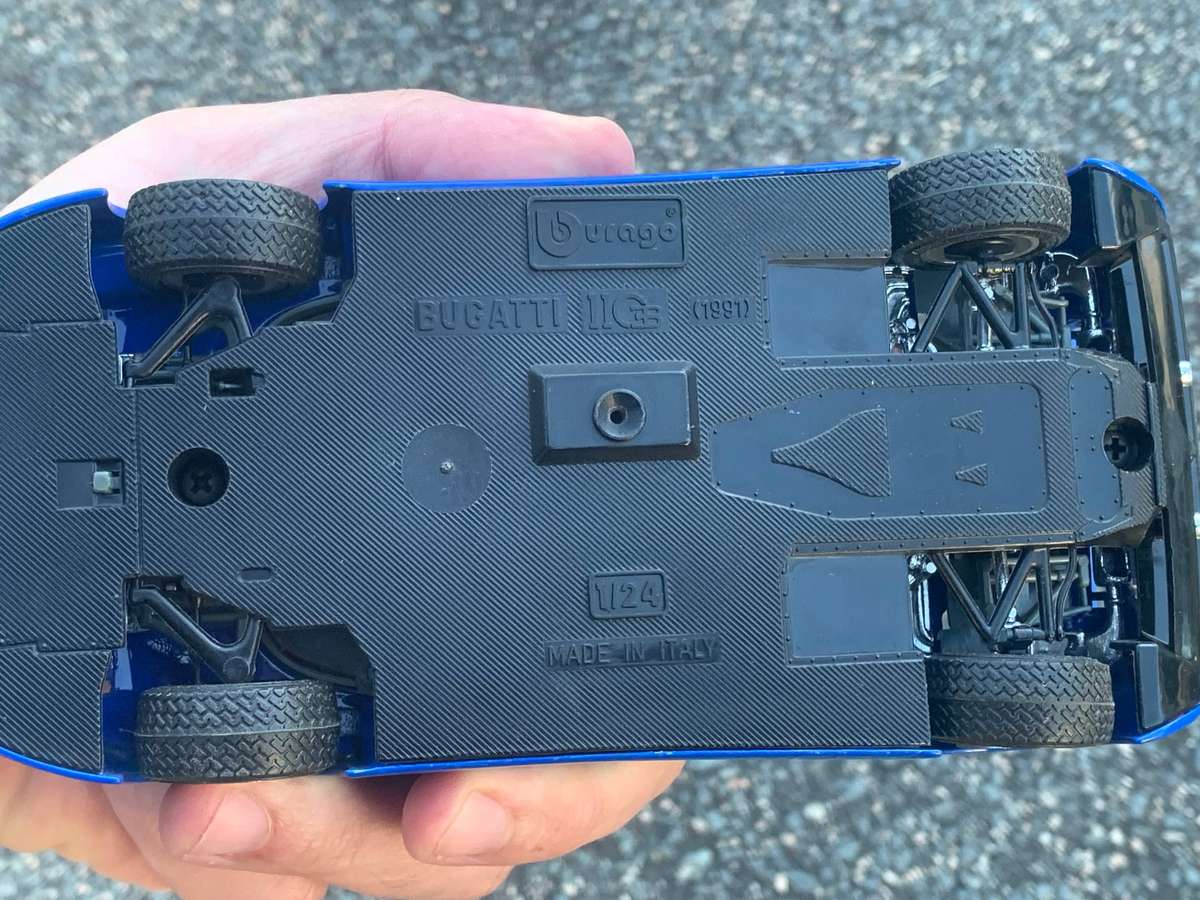 Vintage Bburago Scaled Model Vehicle 1:24 Bugatti EB110 . Great Condition