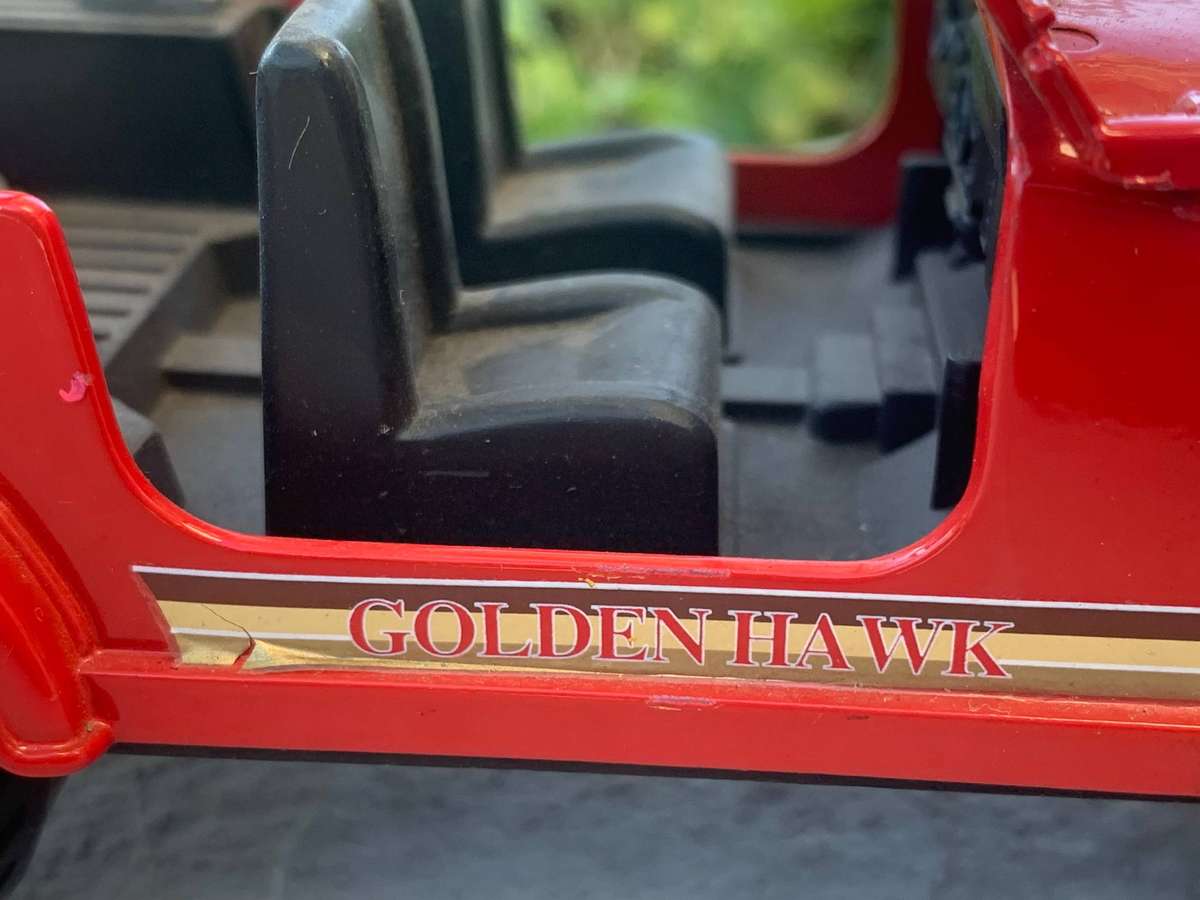 Vintage Model Vehicle 1:24 Jeep Wrangler *Golden Hawk*