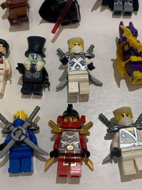 Lot of premium original LEGO Minifigures - includes STAR WARS and BATMAN - see pics