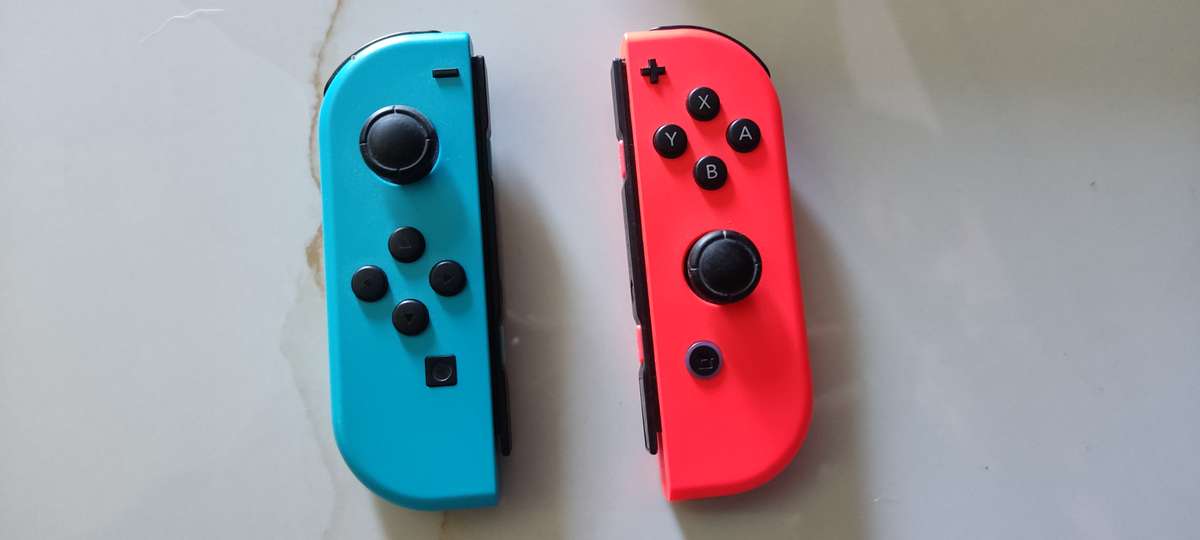 Nintendo Switch Joy-con (Left+Right) + steering wheel handle