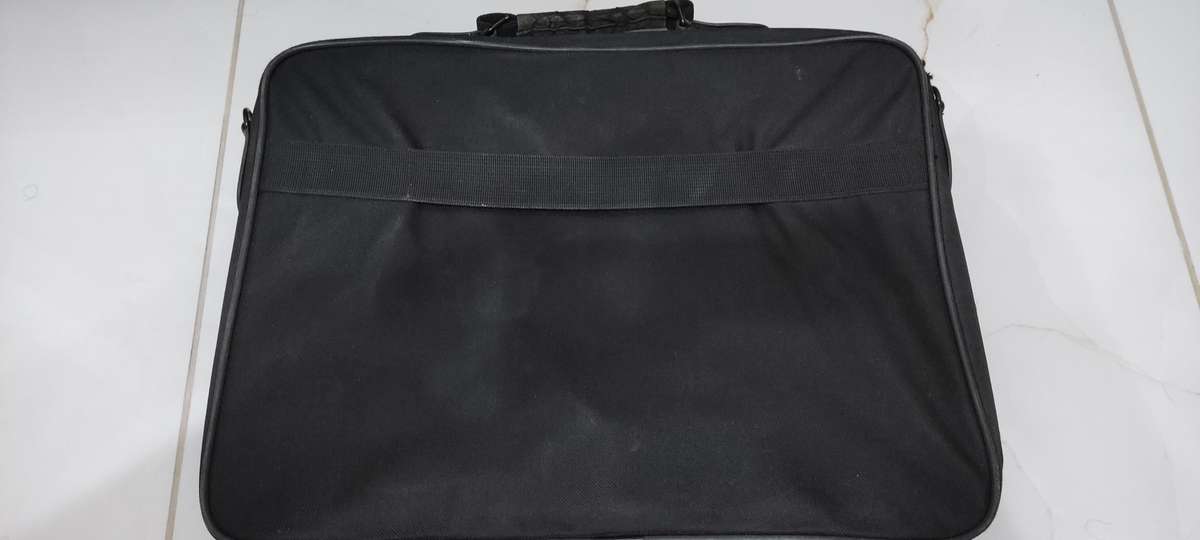 2x Laptop Bags (HP & Kingsons)