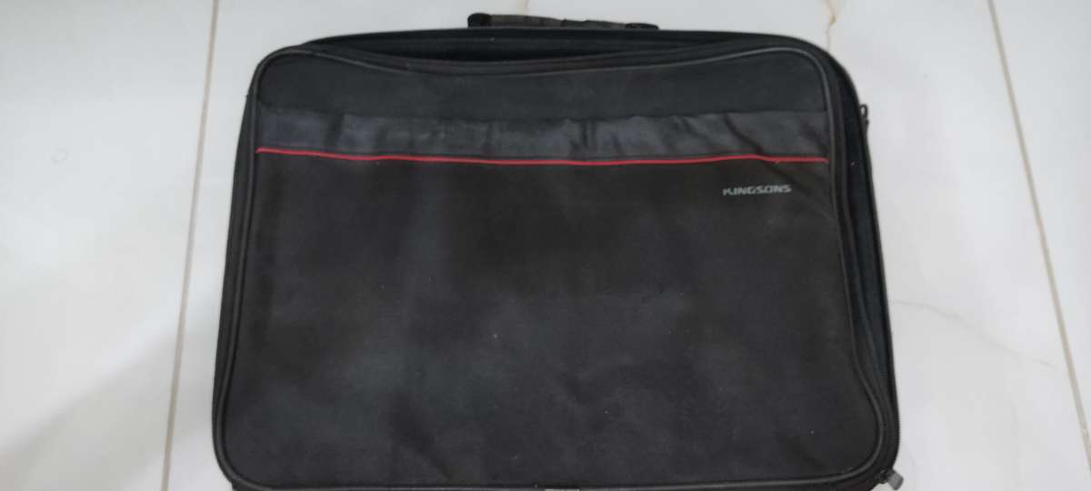 2x Laptop Bags (HP & Kingsons)