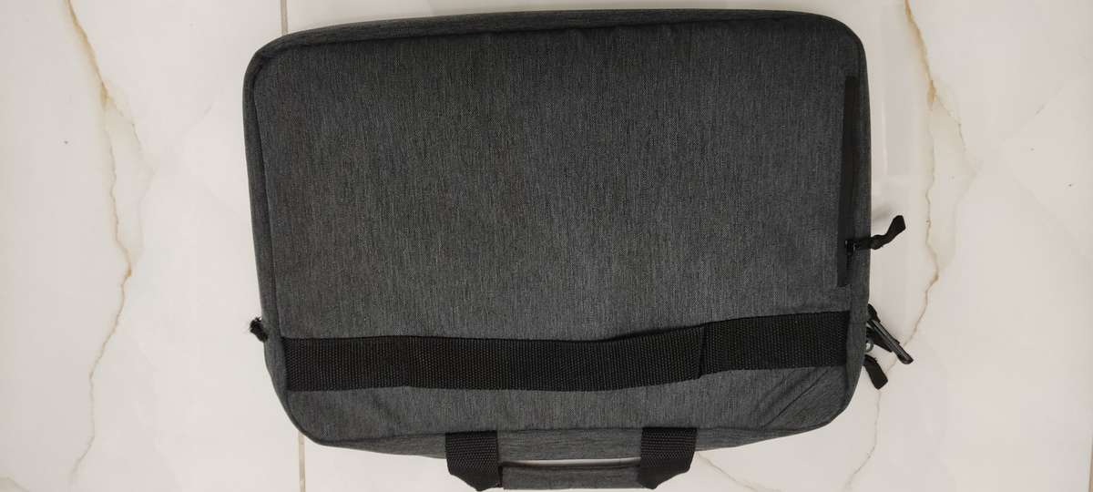 2x Laptop Bags (HP & Kingsons)