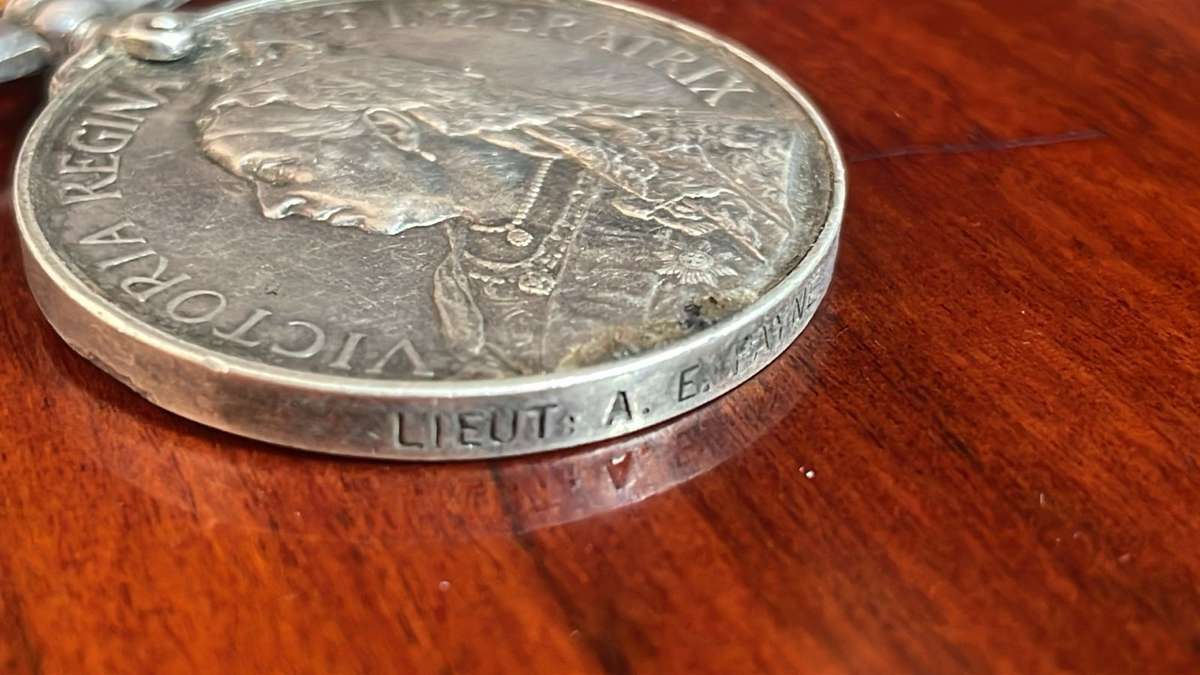 a Queen South Africa Medal QSA - Lieutenant AE Payne-Rand Rifles Mine Division Miniture + Research