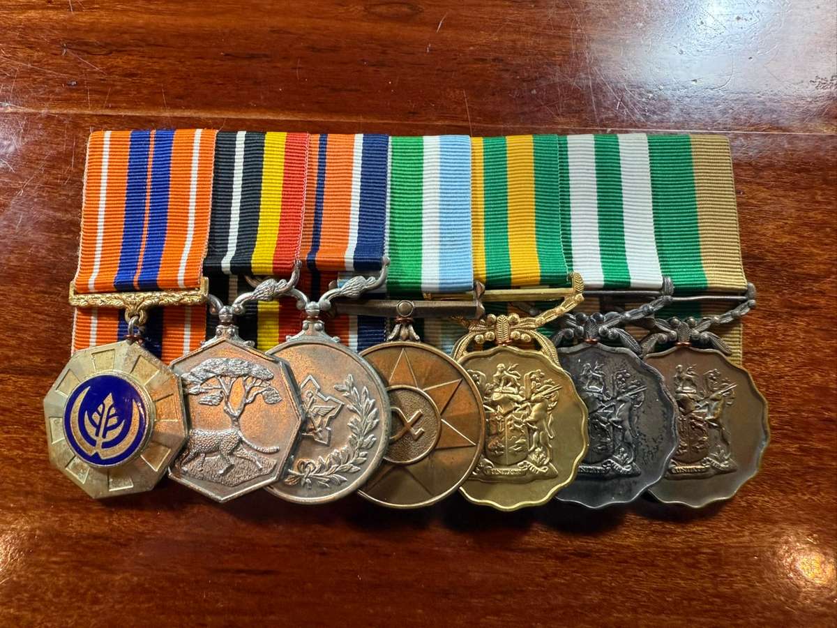 SADF Border War 7 medal group - full size + miniatures - South African Defence Force Good Service Me