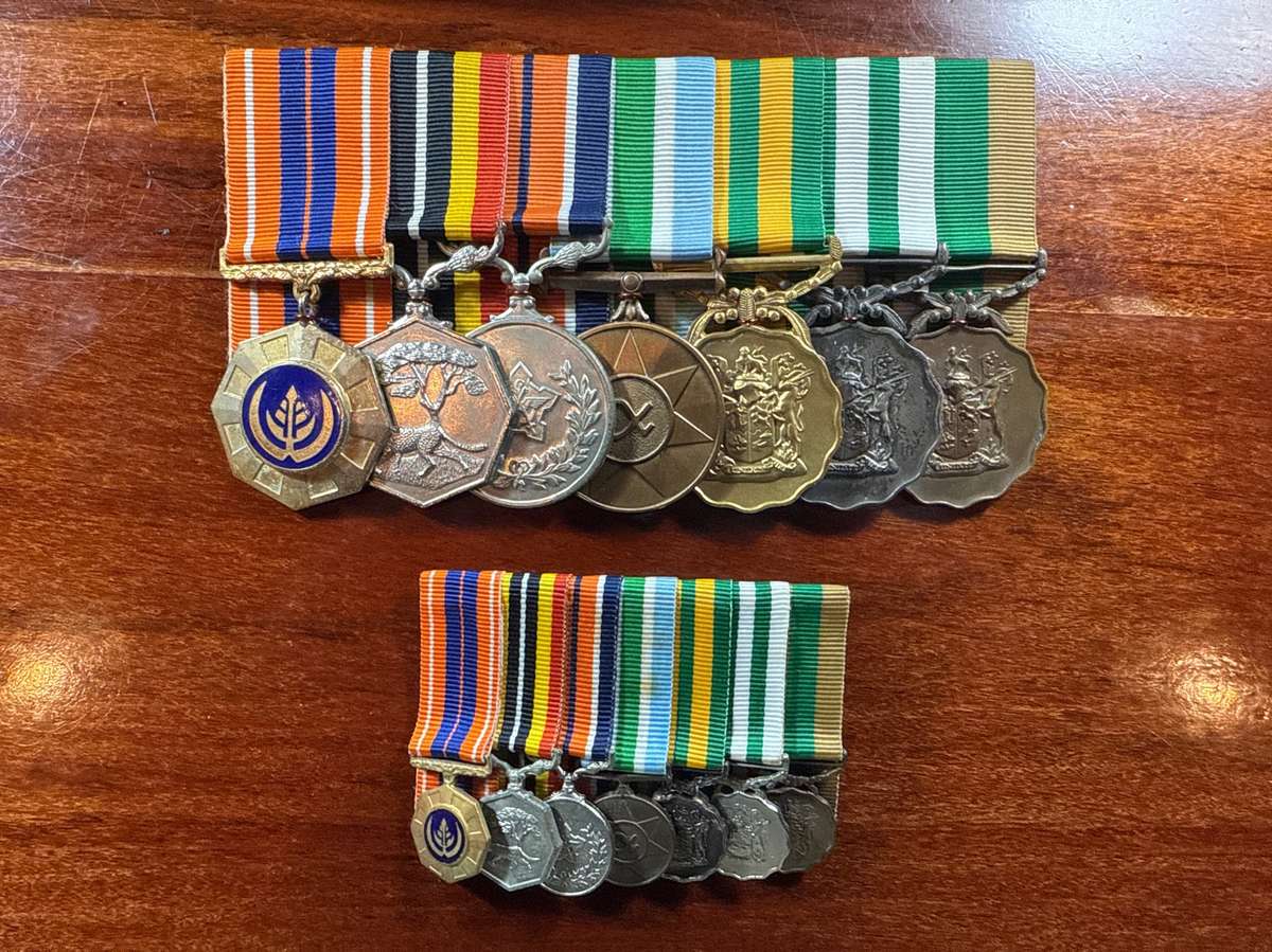 SADF Border War 7 medal group - full size + miniatures - South African Defence Force Good Service Me