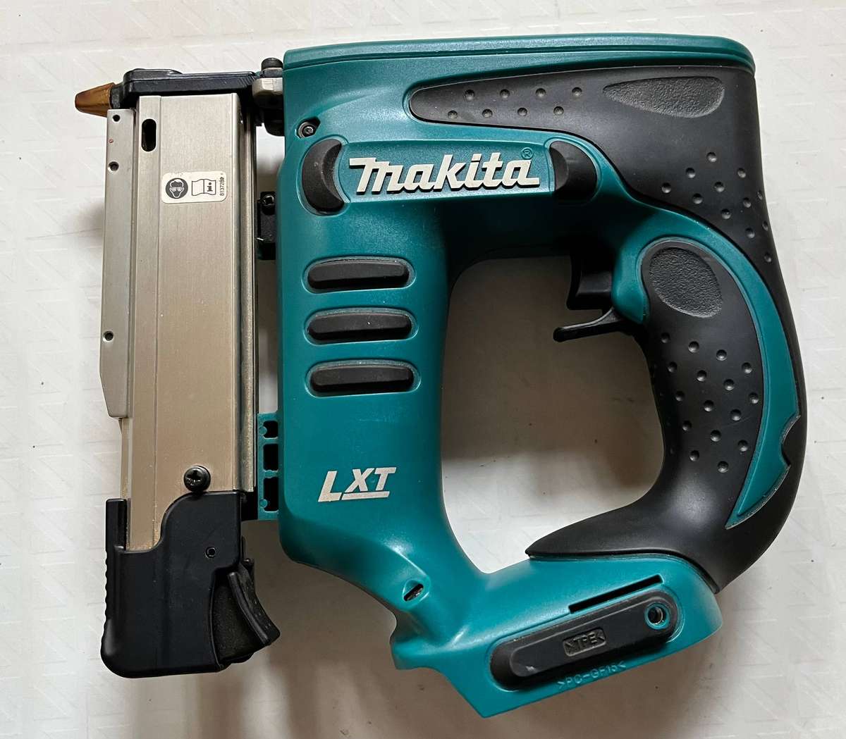 Makita DPT351Z LXT Cordless 18V Pin Nailer