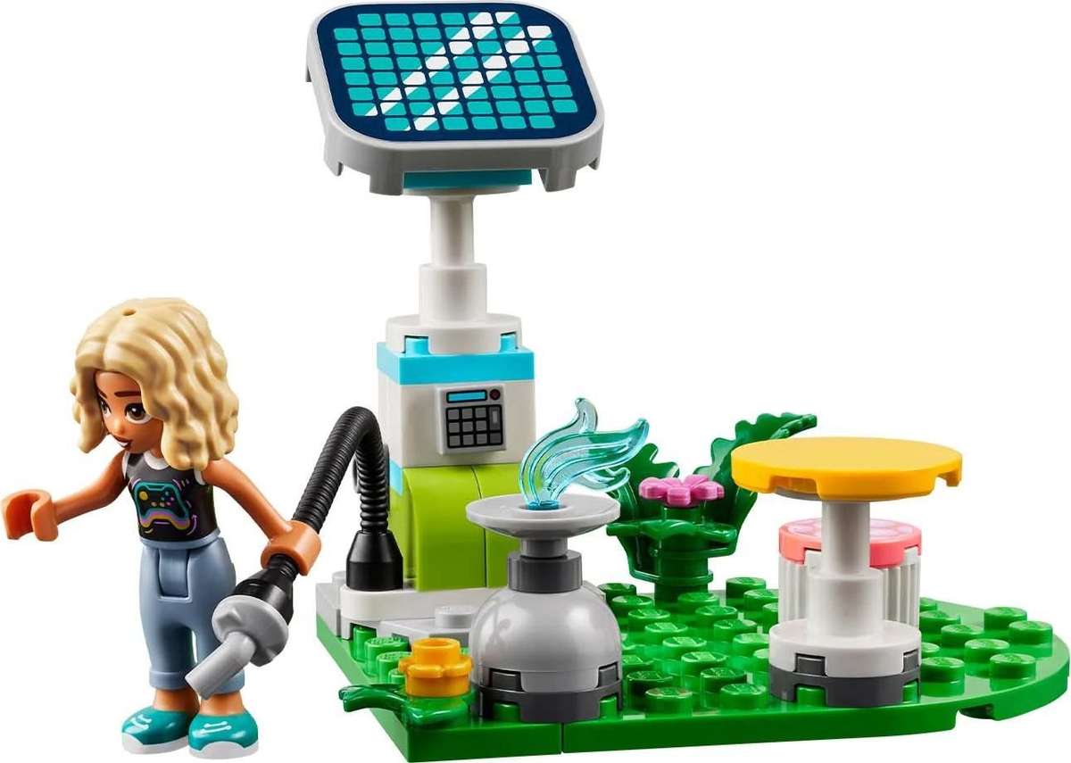 ** Brand new ** LEGO Friends Electric Car and Charger (170 Pieces)