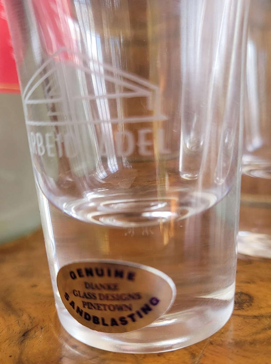 COLLECTABLE, DISPLAY BOXED, ELBOW PEACH SCHNAPPS AND 4 ENGRAVED GLASSES FOR YOUR PUB