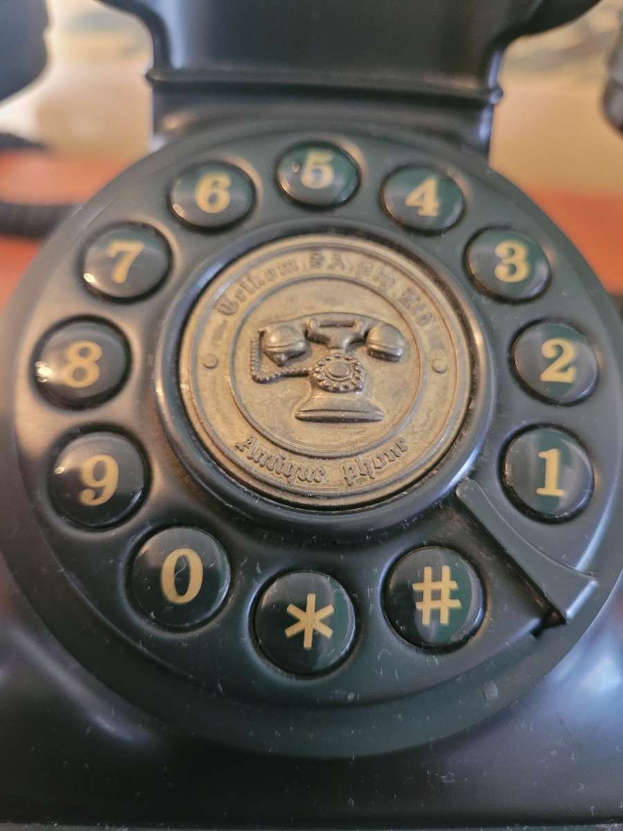 VINTAGE TELKOM BAKELITE TELEPHONE-IN EXCELLENT CONDITION