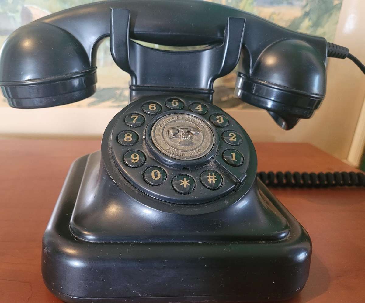 VINTAGE TELKOM BAKELITE TELEPHONE-IN EXCELLENT CONDITION