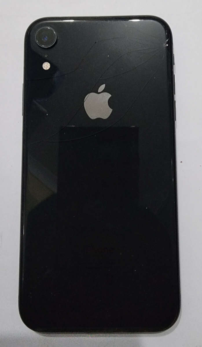 iPhone XR 128GB Black (Crack on the back)