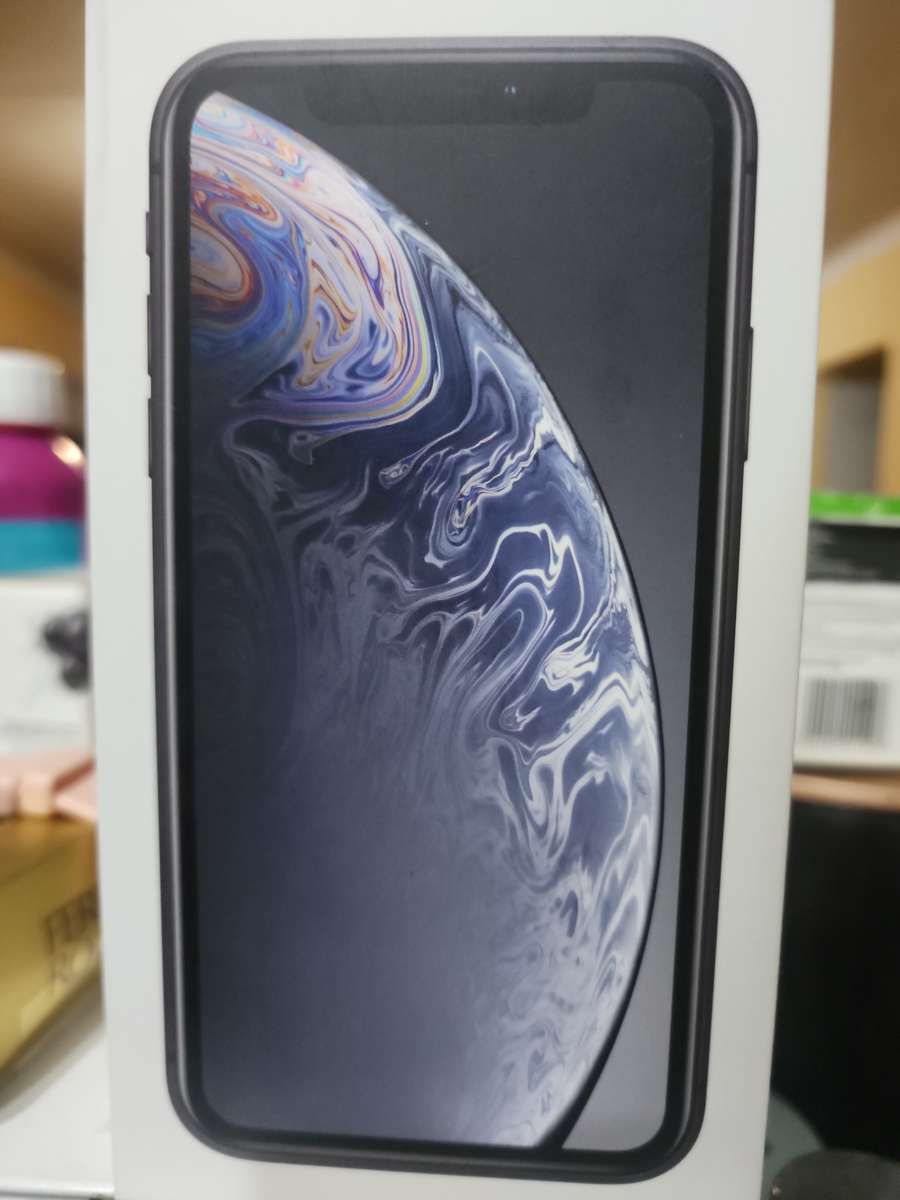iPhone XR 128GB Black (Crack on the back)