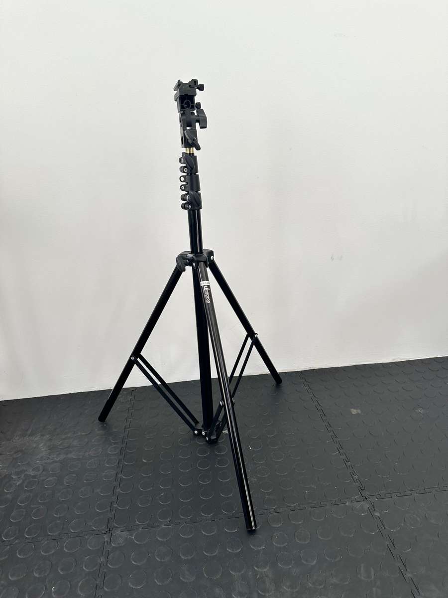 Canon 630EX-RT Speedlight Pack with Transmitter, Yongnuo Speedlight, and Light Stand