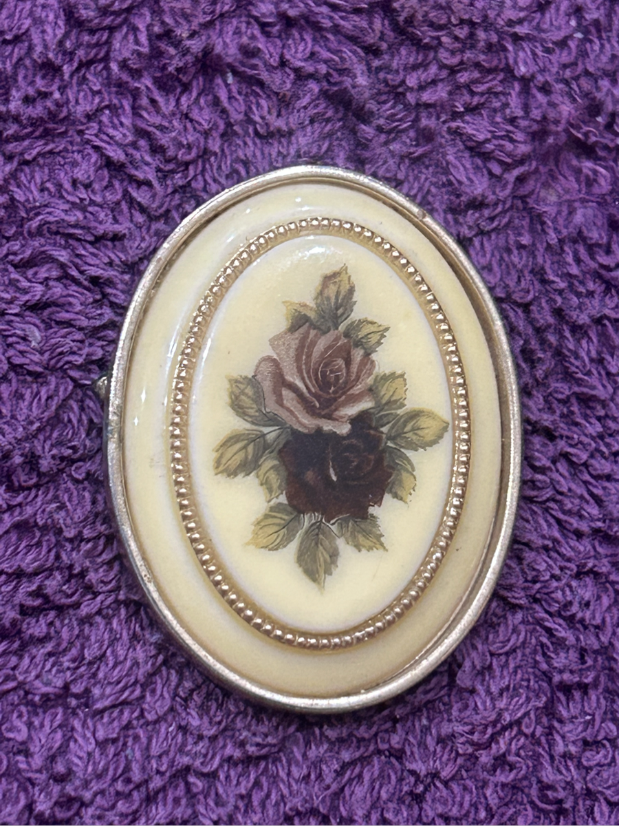 Vintage oval cameo two rose brooch