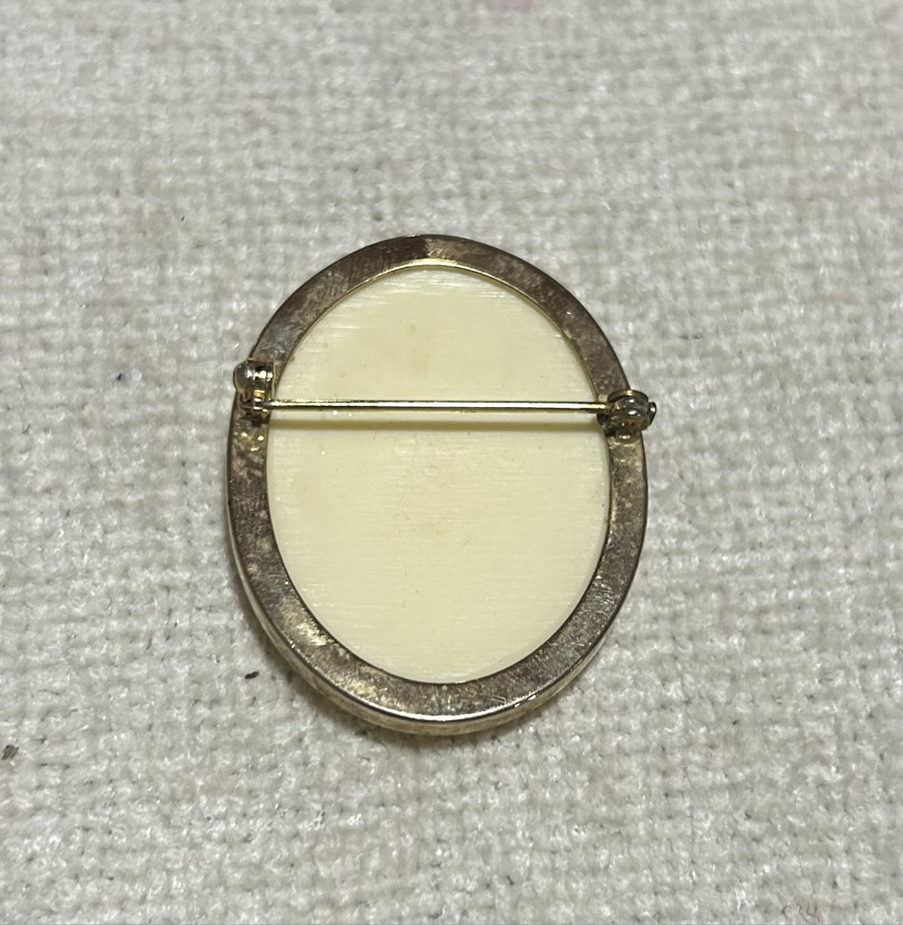 Vintage oval cameo two rose brooch