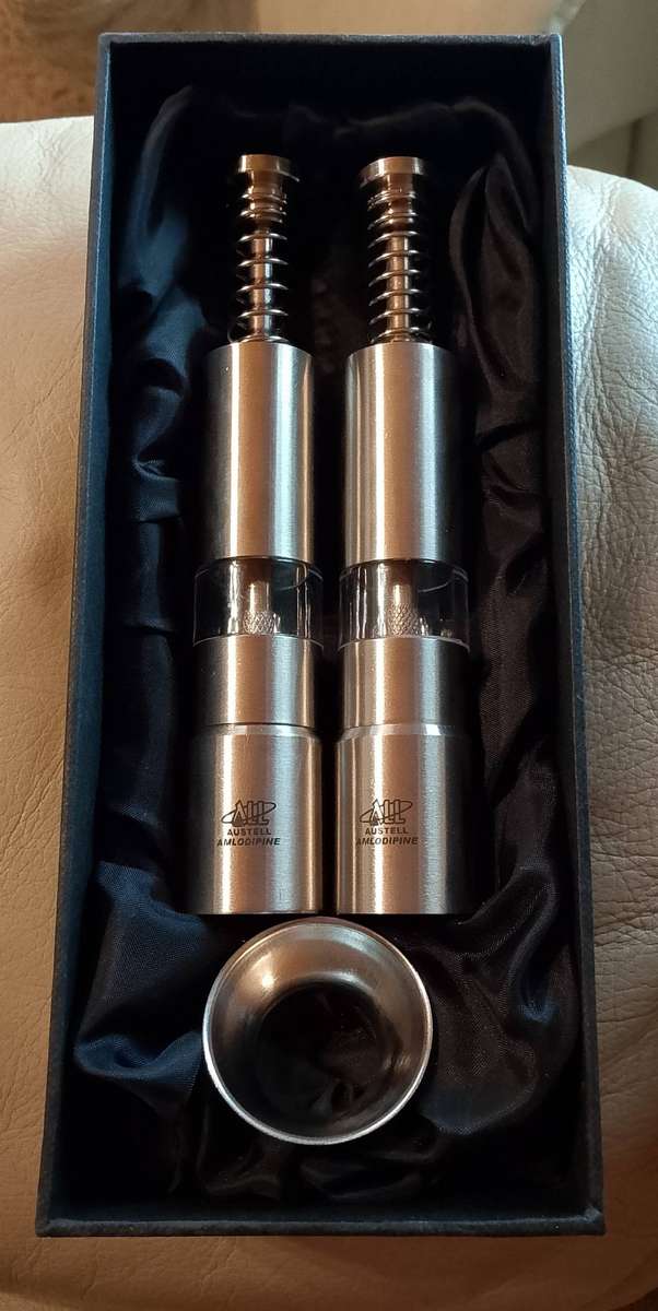 Salt and pepper grinders