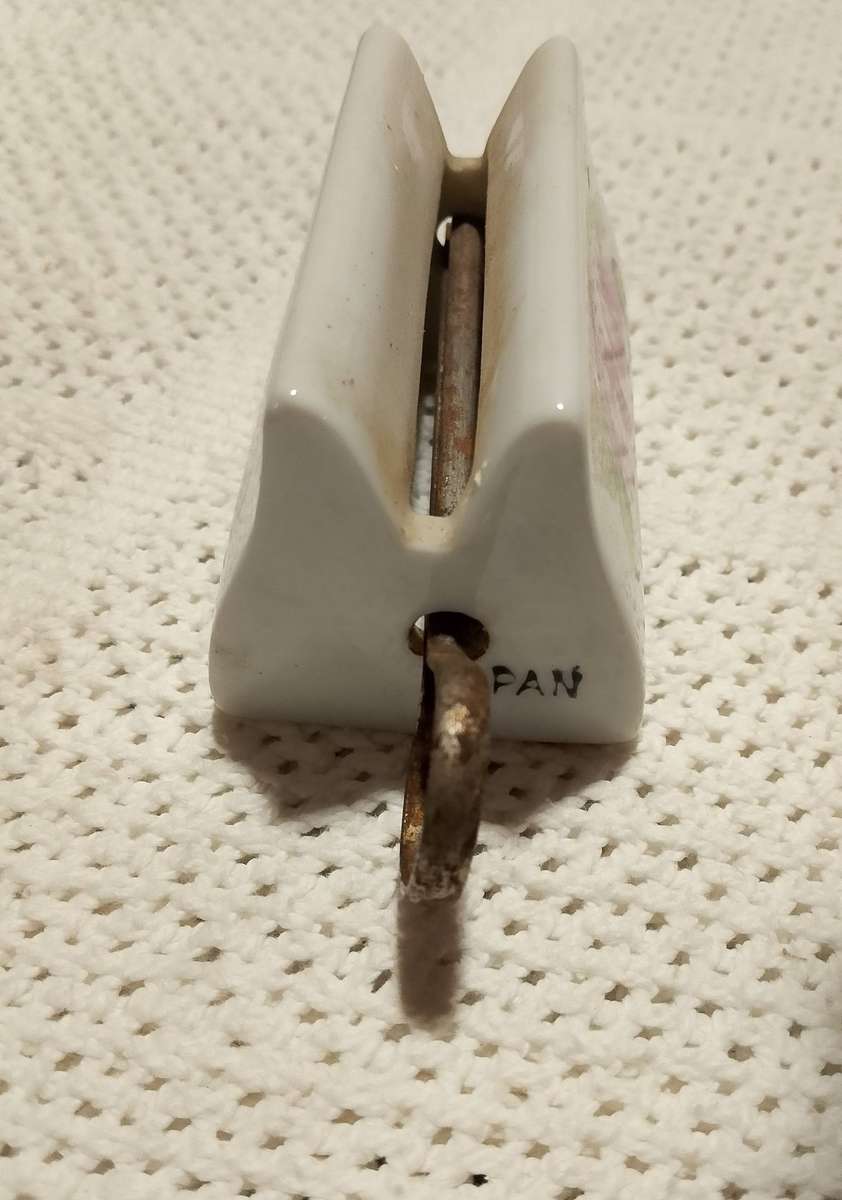 Cute Vintage Ceramic Toothpaste Tube Wringer Roller