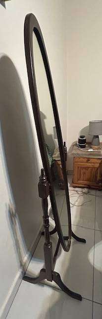 SOLID WOOD "FREE-STANDING" TILTING OVAL CHEVAL MIRROR IN GREAT CONDITION