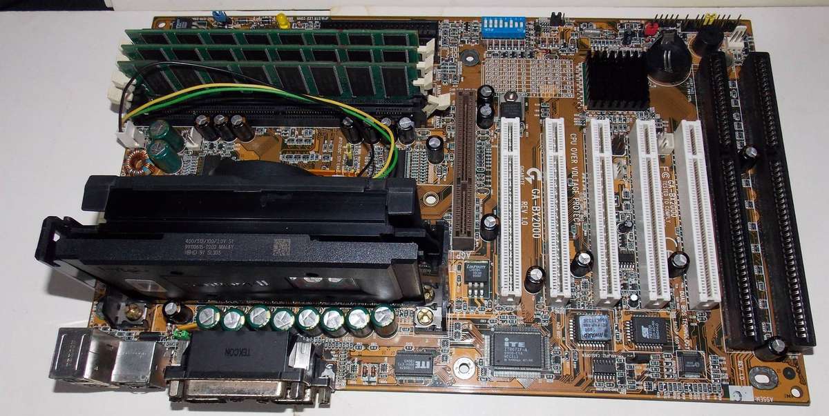 Gigabyte GA-BX2000 Motherboard Intel Pentium II 400Mhz 384MB RAM (1999)