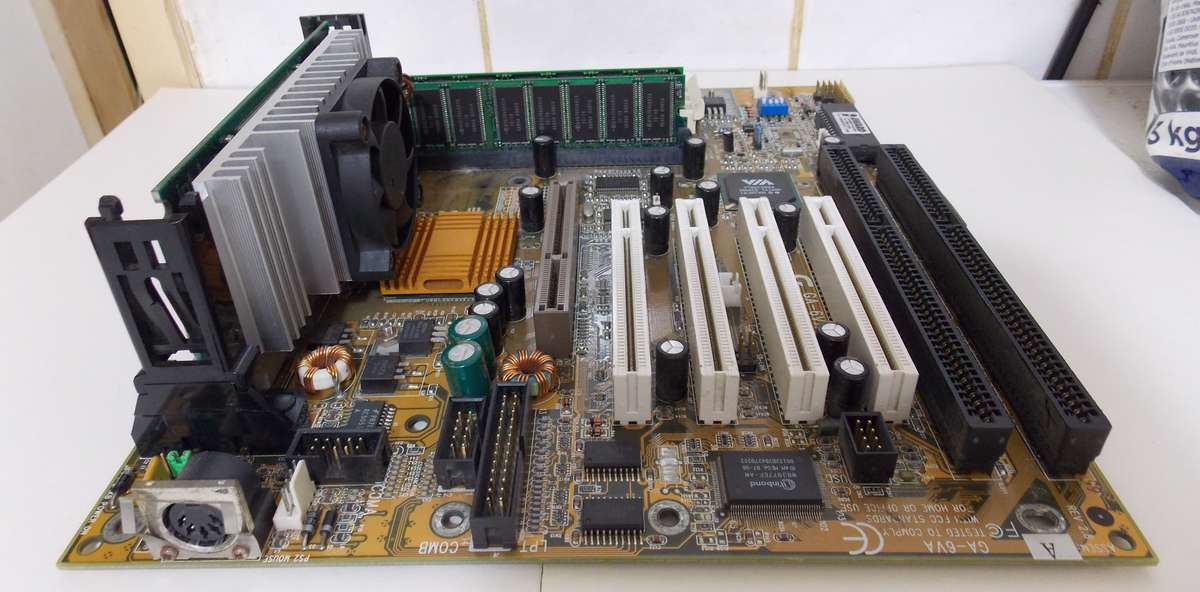 Gigabyte GA-6VA AT Intel Celeron 333Mhz CPU Slot 1  128mb RAM (1998)