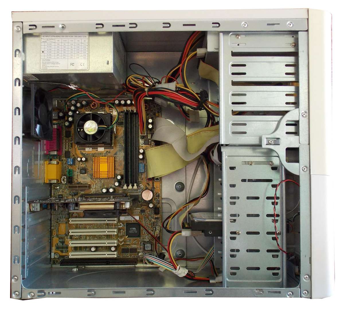 Gigabyte GA-6VX7B-4X Pentium III 1Ghz 256mb nVidia FX5200