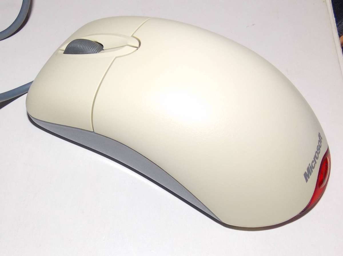 Microsoft Wheel Mouse Optical 1.1A USB and PS/2 Compatible (2003)