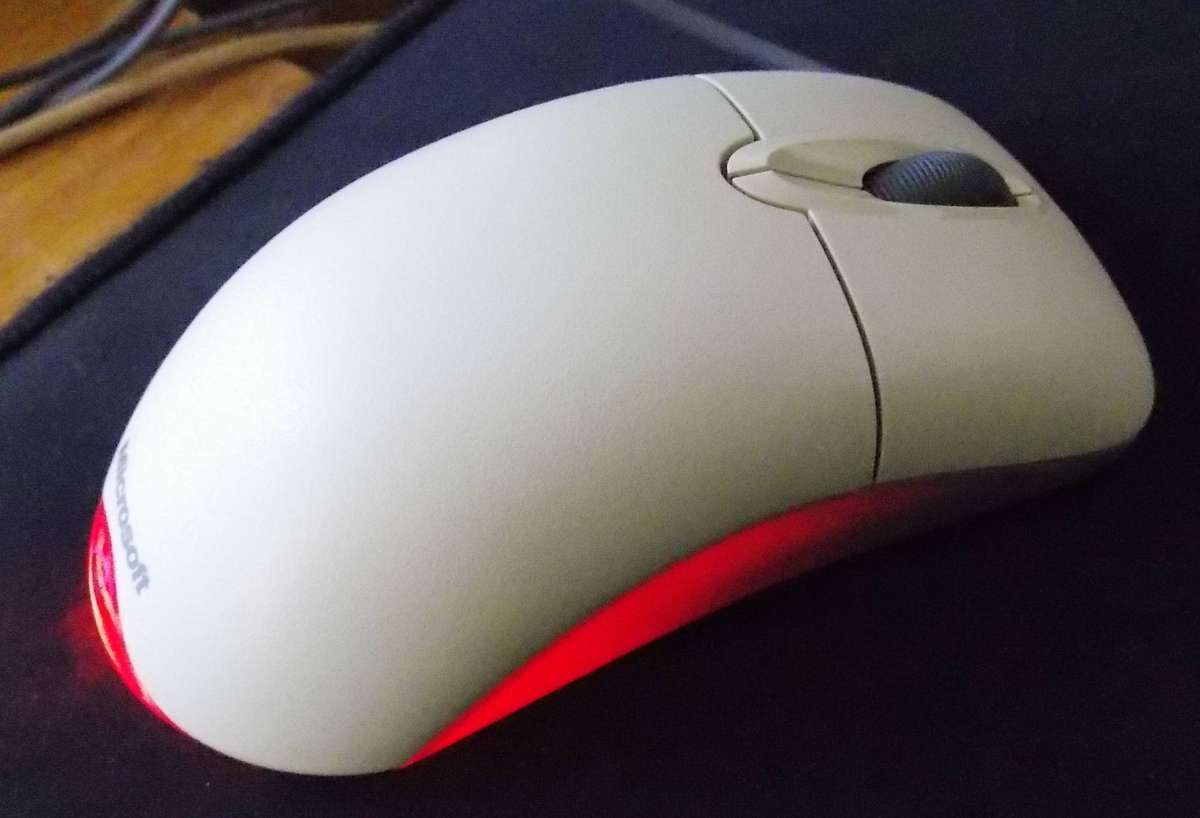 Microsoft Wheel Mouse Optical 1.1A USB and PS/2 Compatible (2003)