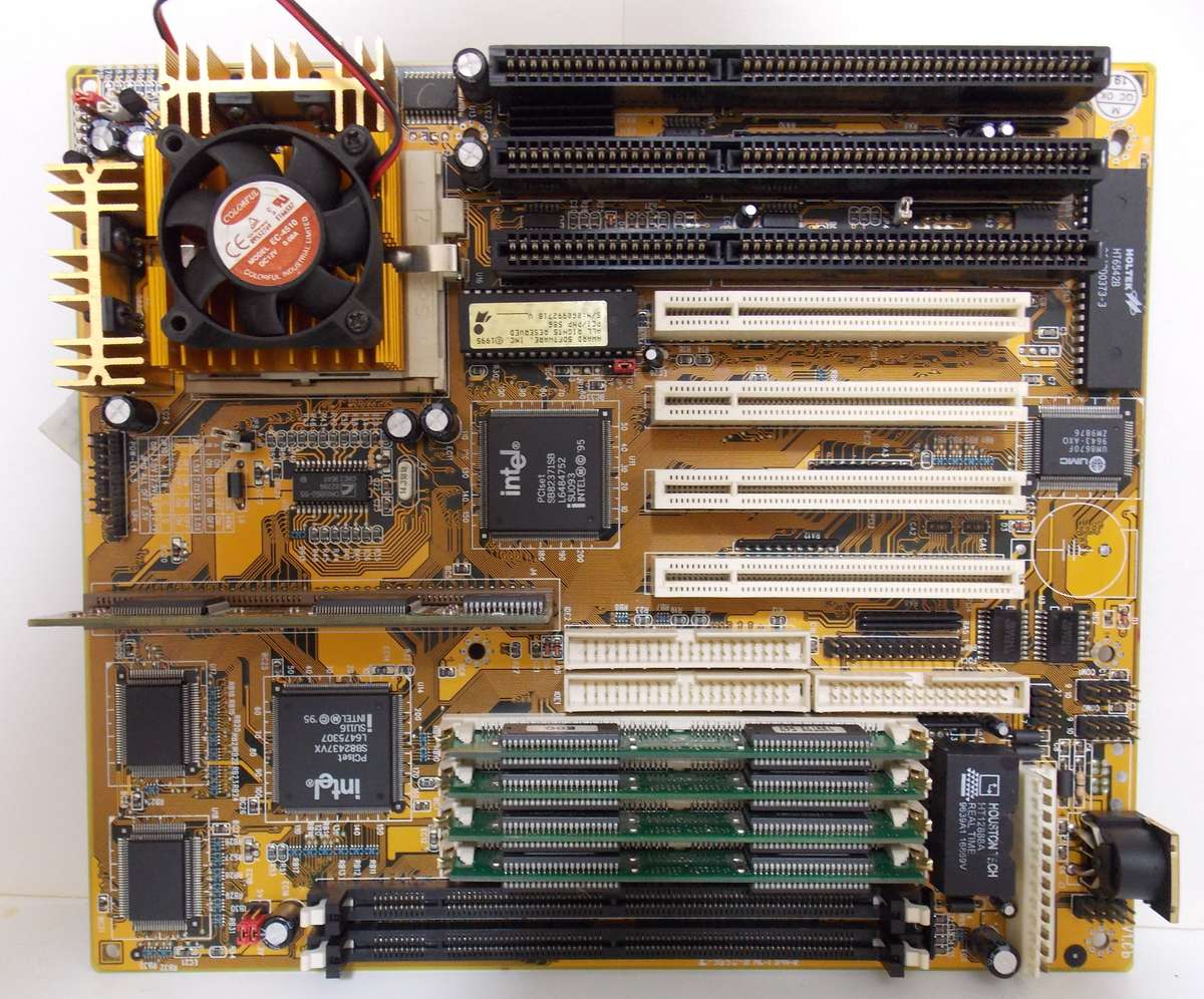 PC Chips M530 Intel Pentium 120Mhz 32mb RAM (1996)
