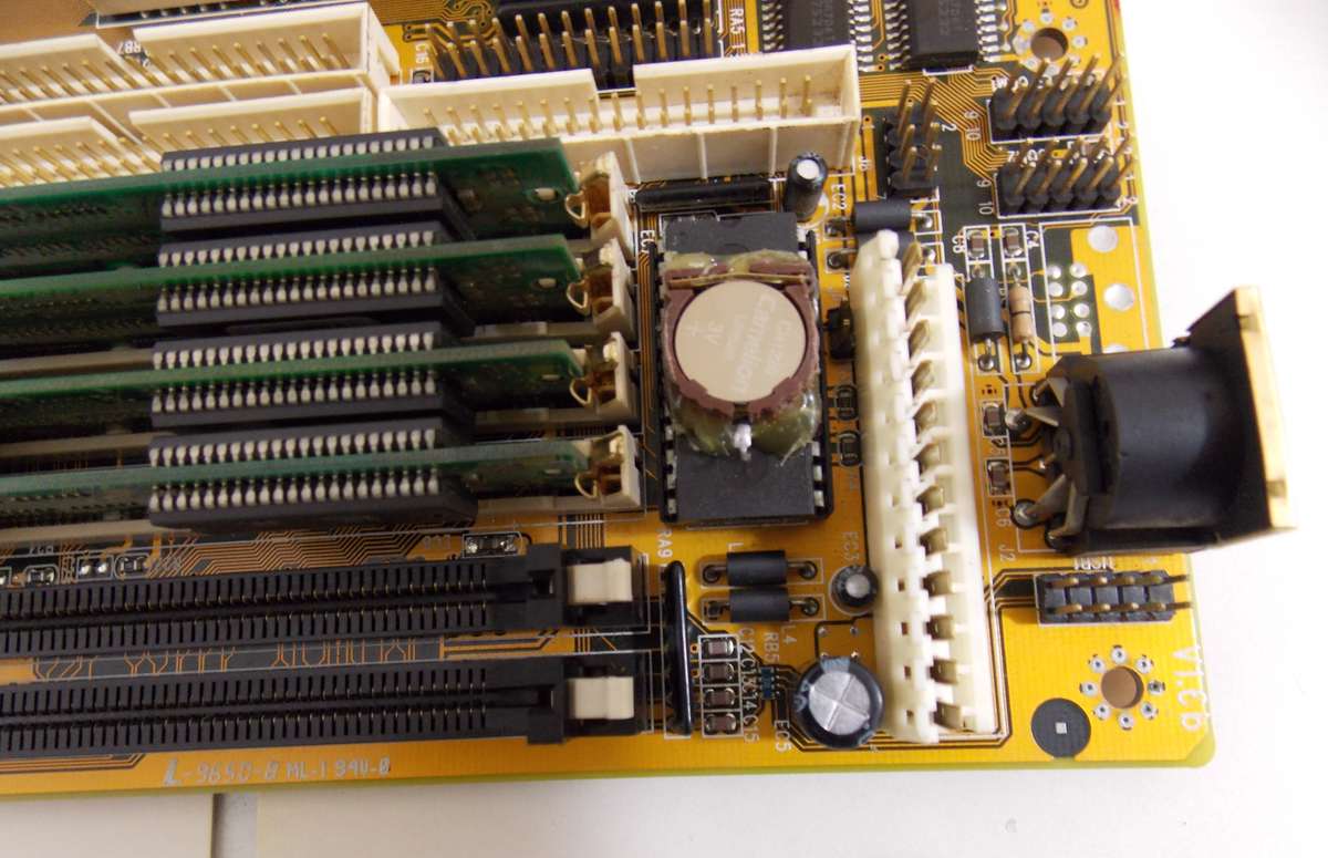 PC Chips M530 Intel Pentium 120Mhz 32mb RAM (1996)