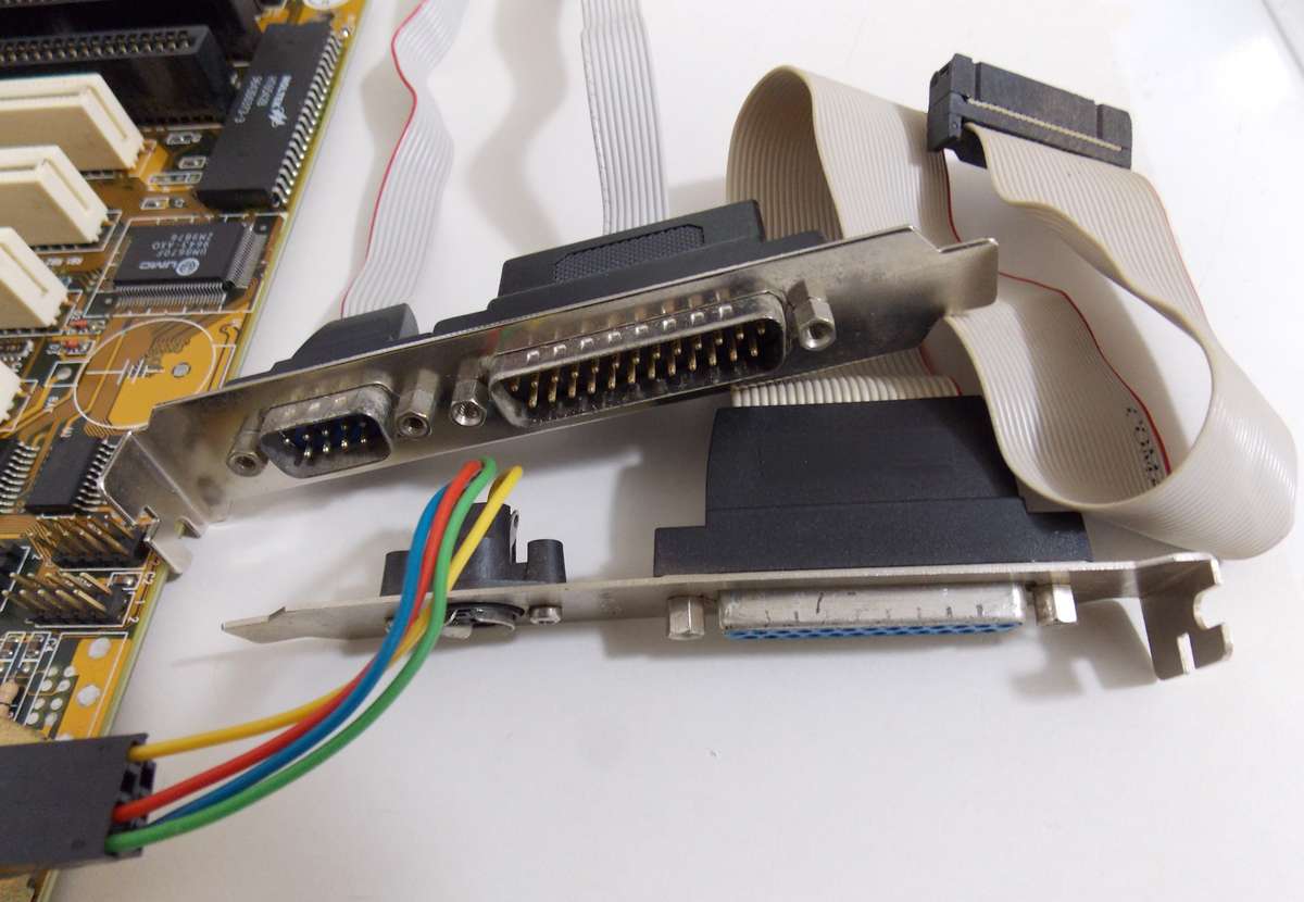 PC Chips M530 Intel Pentium 120Mhz 32mb RAM (1996)