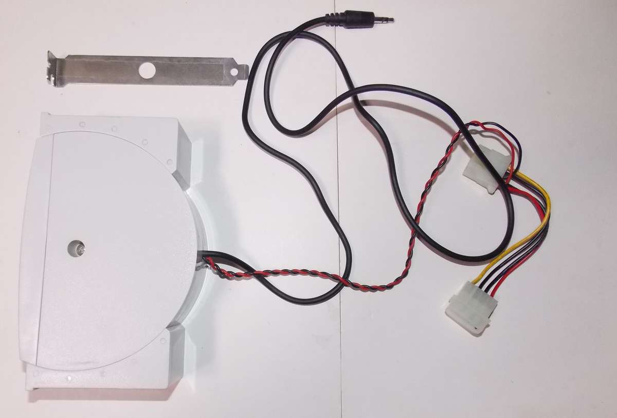 Micro 5.25 inch Bay Stereo Powered Speaker (2000)