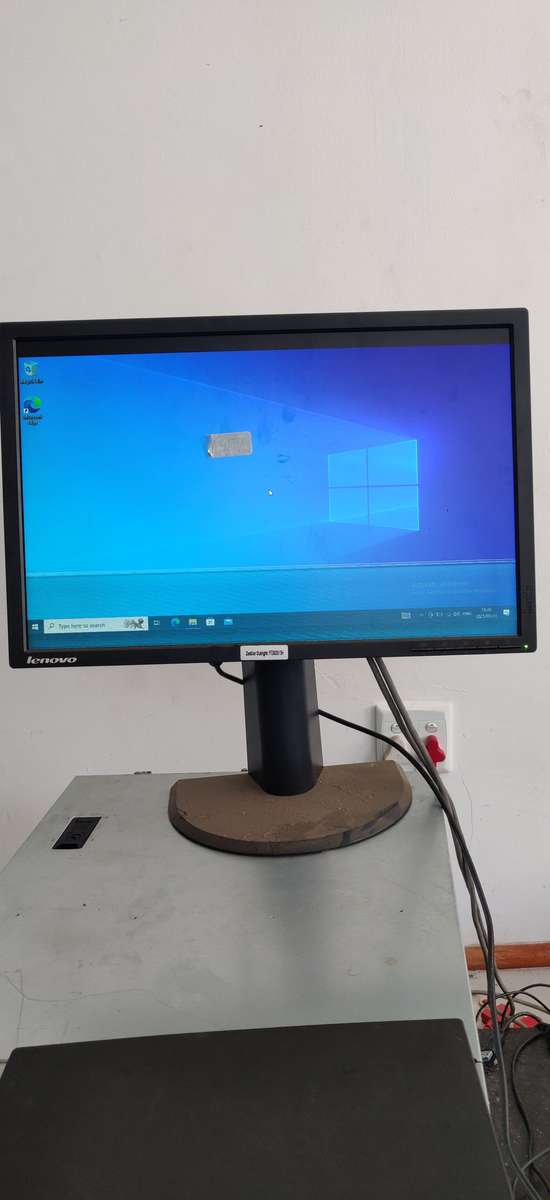 *Bulk Lot* 22 x LCD/LED Monitors (plus free extras)