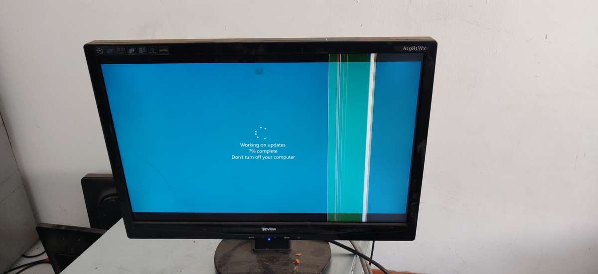 *Bulk Lot* 22 x LCD/LED Monitors (plus free extras)