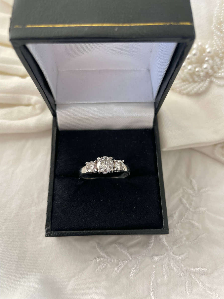 Sterling Silver 925 Three-Stone Cubic Zirconia Trilogy Ring.