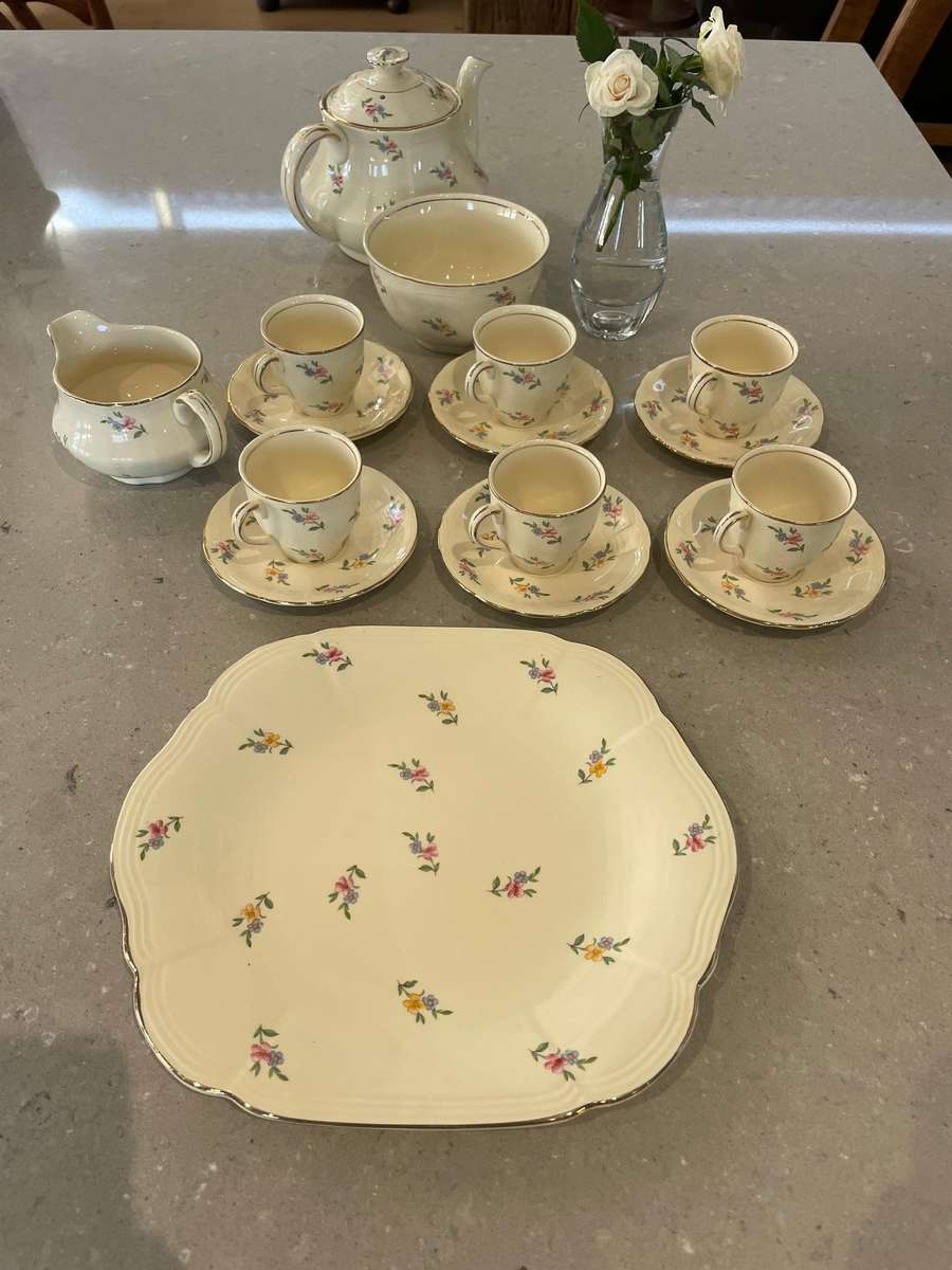 Alfred Meakin Marigold Astoria Shape/Scalloped "Rare/Delicate Complete Post War 1945 - Tea Set.