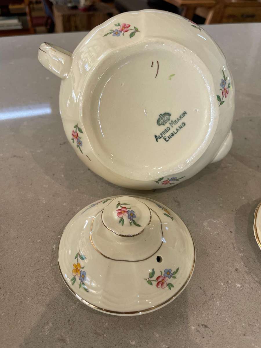 Alfred Meakin Marigold Astoria Shape/Scalloped "Rare/Delicate Complete Post War 1945 - Tea Set.