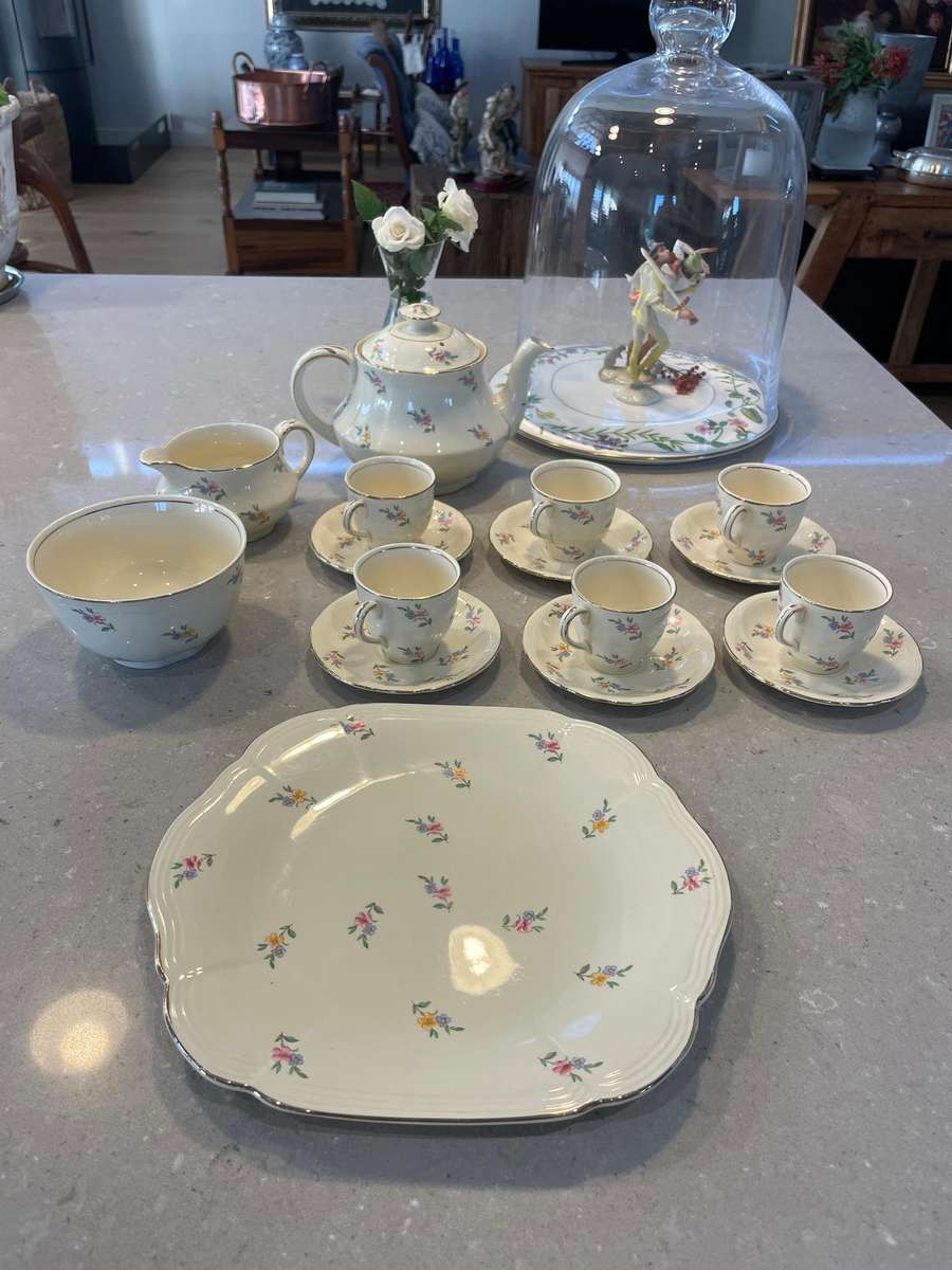 Alfred Meakin Marigold Astoria Shape/Scalloped "Rare/Delicate Complete Post War 1945 - Tea Set.