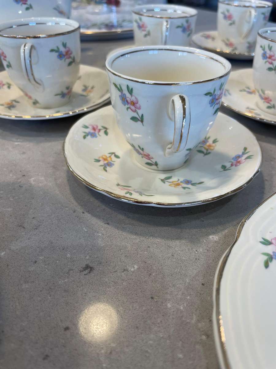 Alfred Meakin Marigold Astoria Shape/Scalloped "Rare/Delicate Complete Post War 1945 - Tea Set.