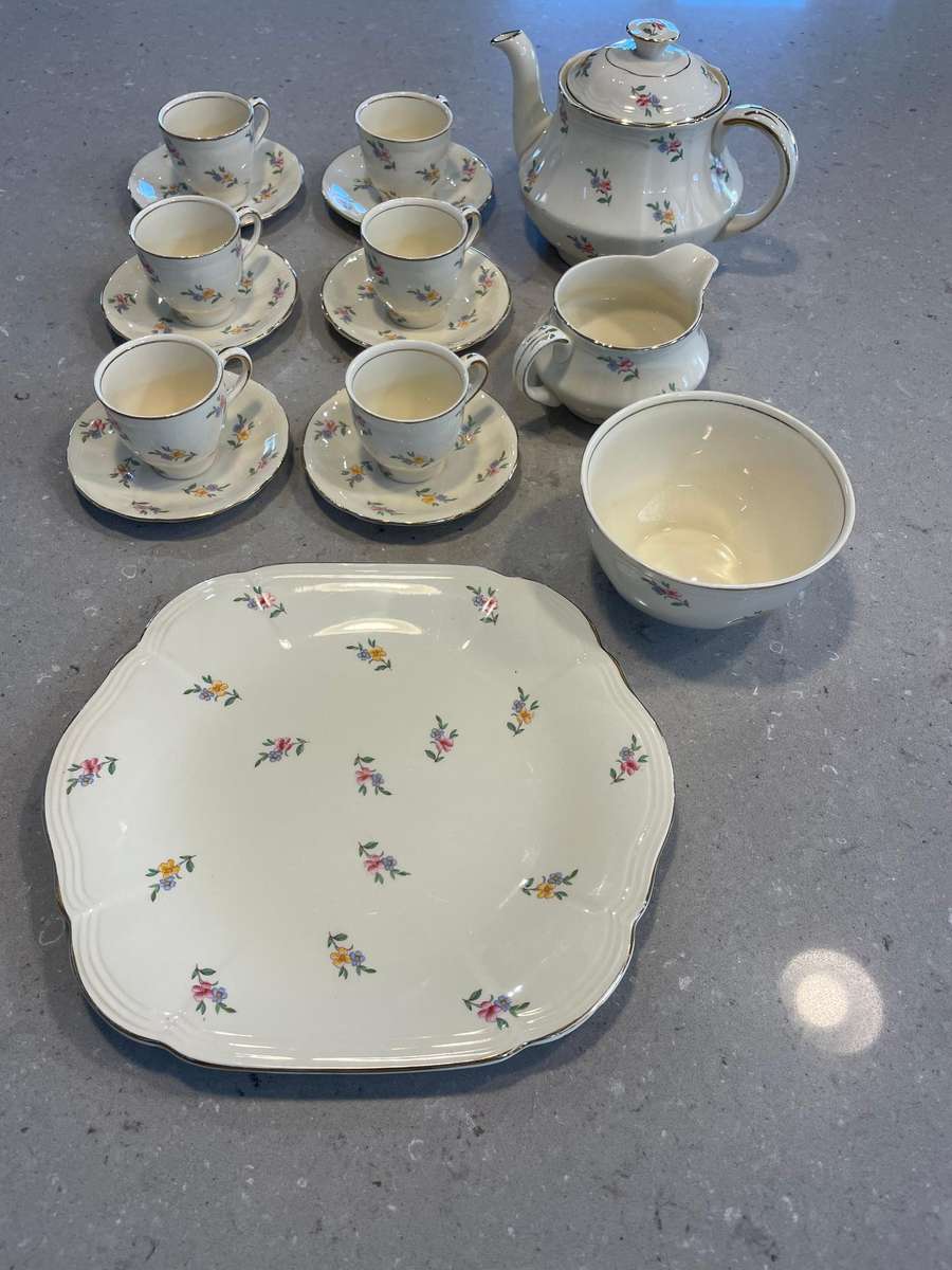Alfred Meakin Marigold Astoria Shape/Scalloped "Rare/Delicate Complete Post War 1945 - Tea Set.