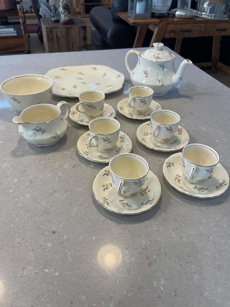 Alfred Meakin Marigold Astoria Shape/Scalloped "Rare/Delicate Complete Post War 1945 - Tea Set.